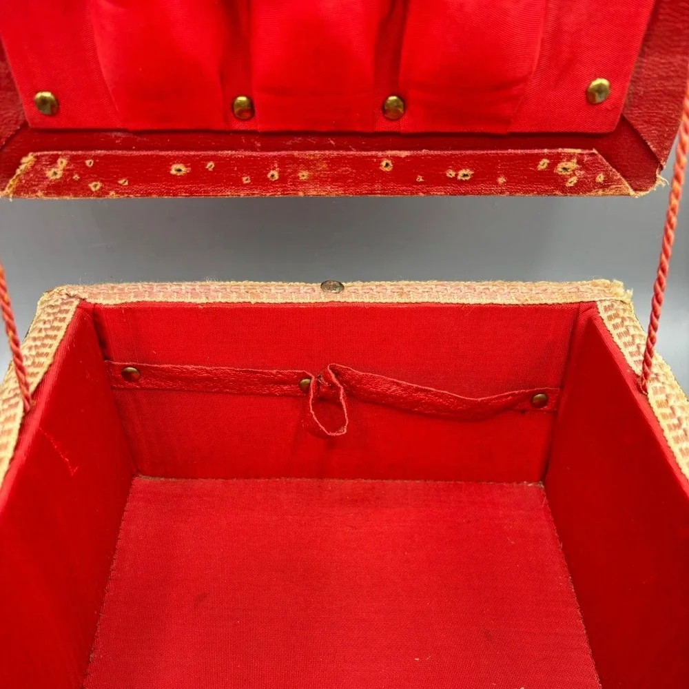 Vintage Wicker Sewing‎ Box Red Tufted Fabric Lined Lid Decorative Storage